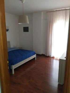 2 chambres, fer et planche à repasser