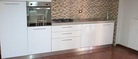 Frigorifero, forno, lavastoviglie, macchina per tè/caffè