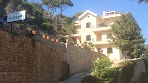 Street view - Hôtel La Bastide Deir El Qamar (Deir al Qamar)