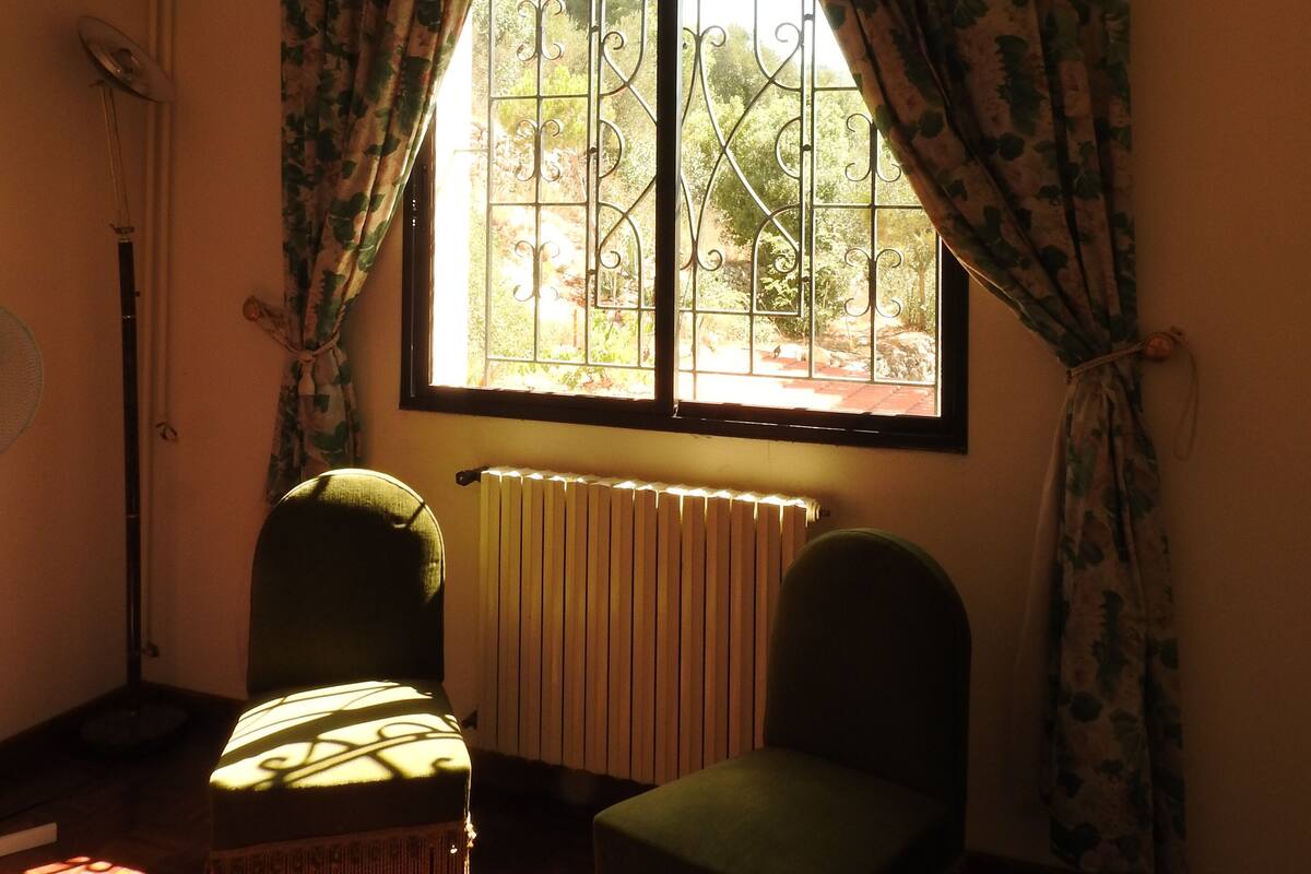 Single Room, Shared Bathroom | Blackout drapes, rollaway beds (surcharge), WiFi (free), bed sheets