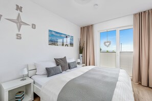 2 bedrooms, iron/ironing board, free WiFi - Dog-friendly Baltic Sea vacation apartment "KapMar" with south-facing terrace right on the waterfront (Olpenitz)