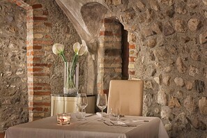 Dining - A dream location for an unforgettable holiday (Soiano del Lago)