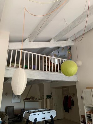 المنشأة من الداخل