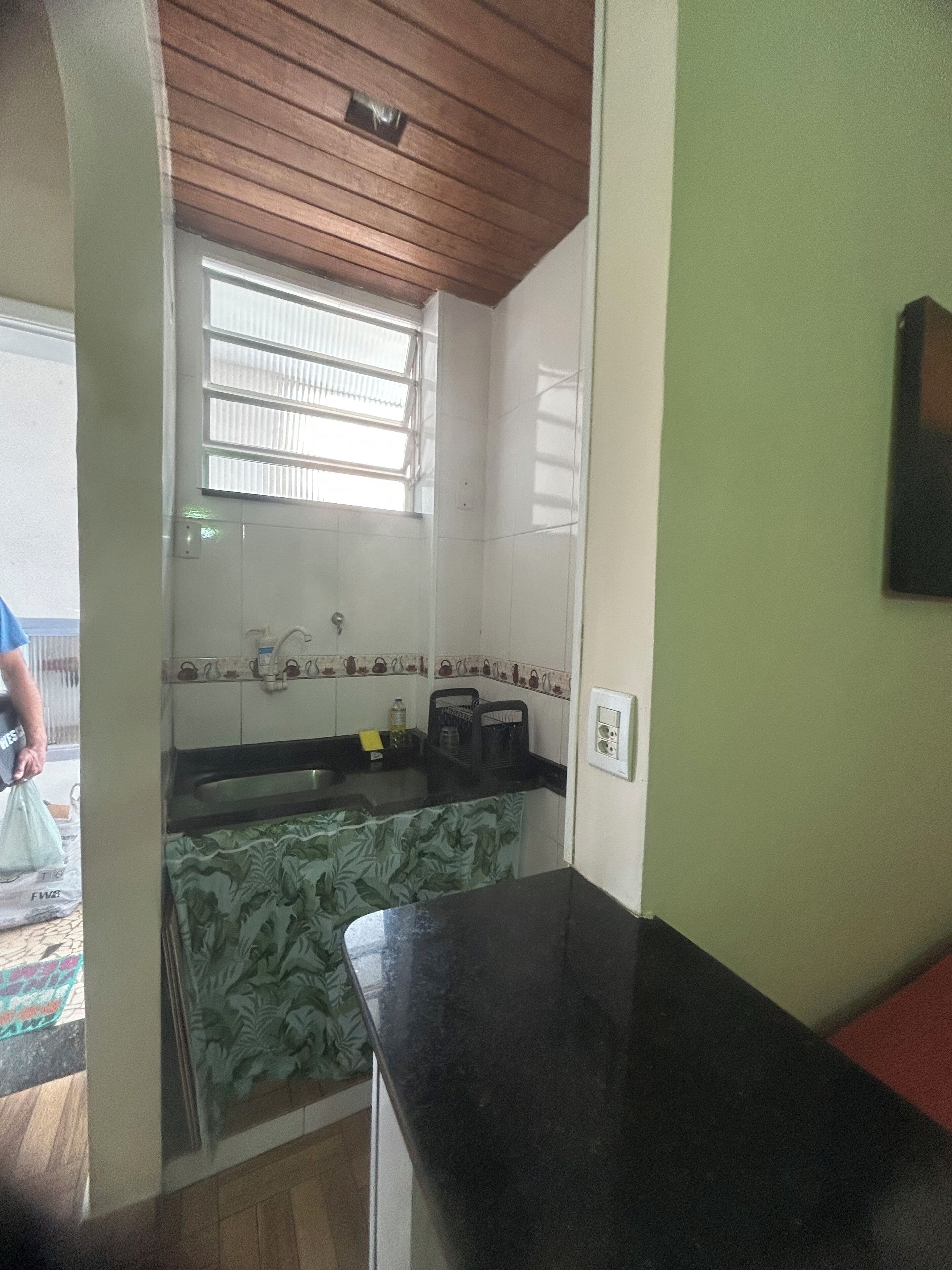 ثلاجة، ميكروويف، موقد طهي مسطح، ماكينة لصنع القهوة/الشاي