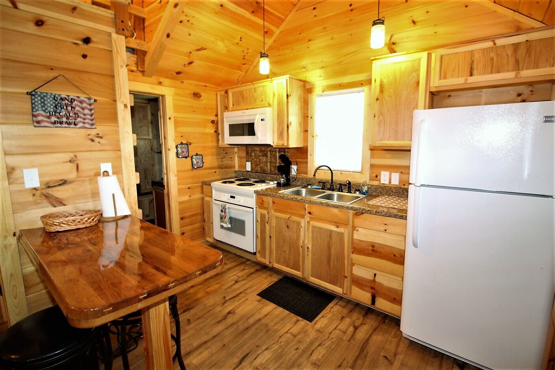 Beautiful Cabin sleeps 2-5