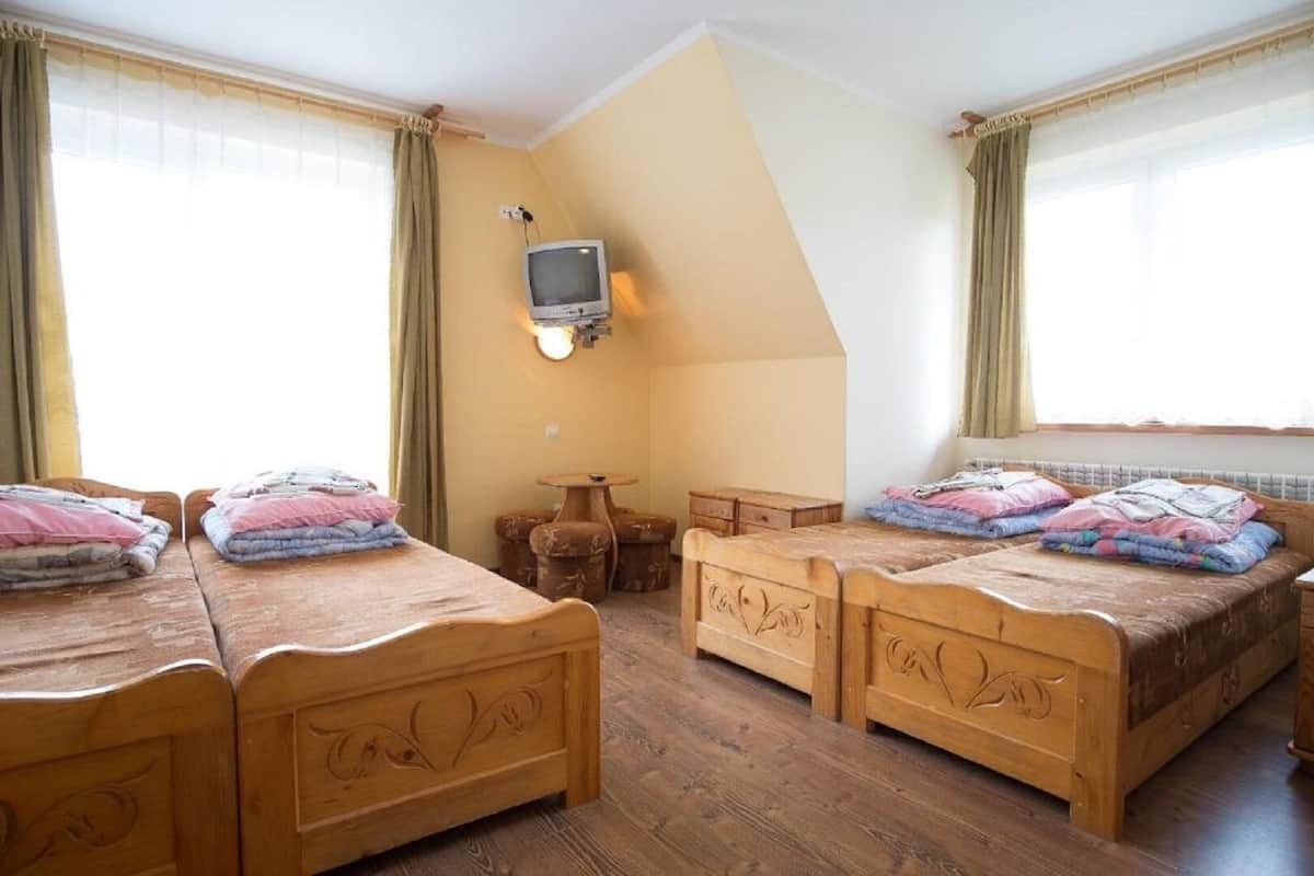 Habitación cuádruple, baño privado (6) | Wifi gratis y ropa de cama