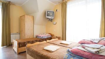 Triple Room, Ensuite (5) | Free WiFi, bed sheets