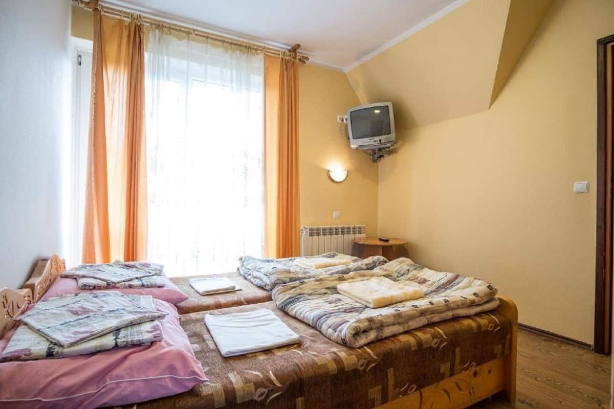 Habitación doble, balcón (16) | Wifi gratis y ropa de cama