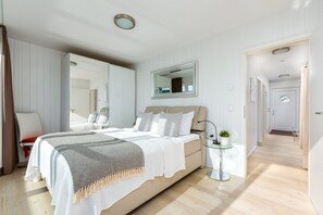 2 bedrooms, iron/ironing board, free WiFi