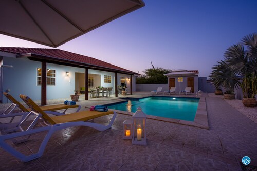 Amazing vacation - beautiful and quiet villa -7 guests - beach 3 minutes away!