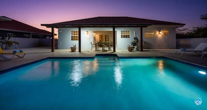 Amazing vacation - beautiful and quiet villa -7 guests - beach 3 minutes away!