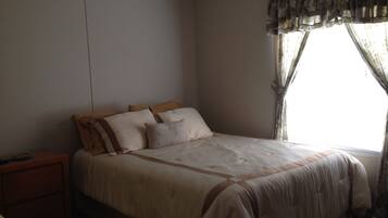 3 chambres, coffres-forts dans les chambres, draps fournis