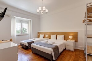 5 soverom, strykejern/-brett, internettilgang og sengetøy