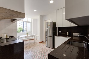 Fridge, microwave, oven, stovetop