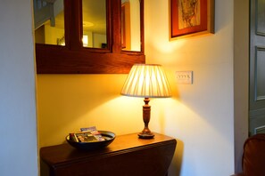 تلفزيون بشاشة مسطحة