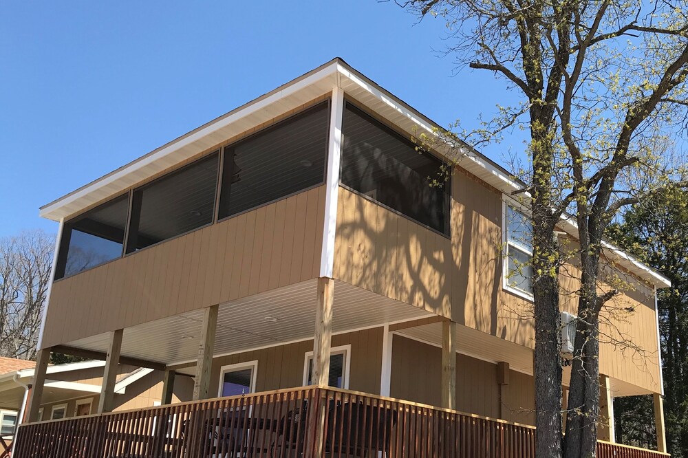 Large Beautiful Cabin Sleeps 12