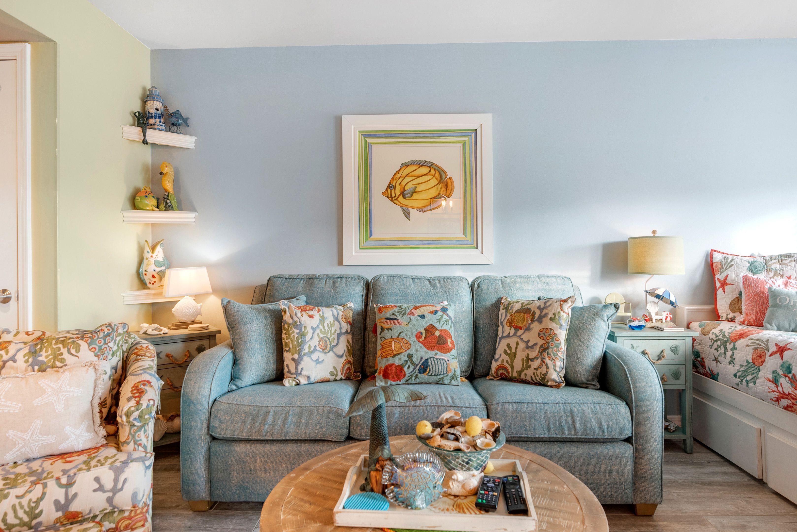 FALL FLASH SALE-Happy as a clam -Adorable Ground Floor Budget Friendly Condo