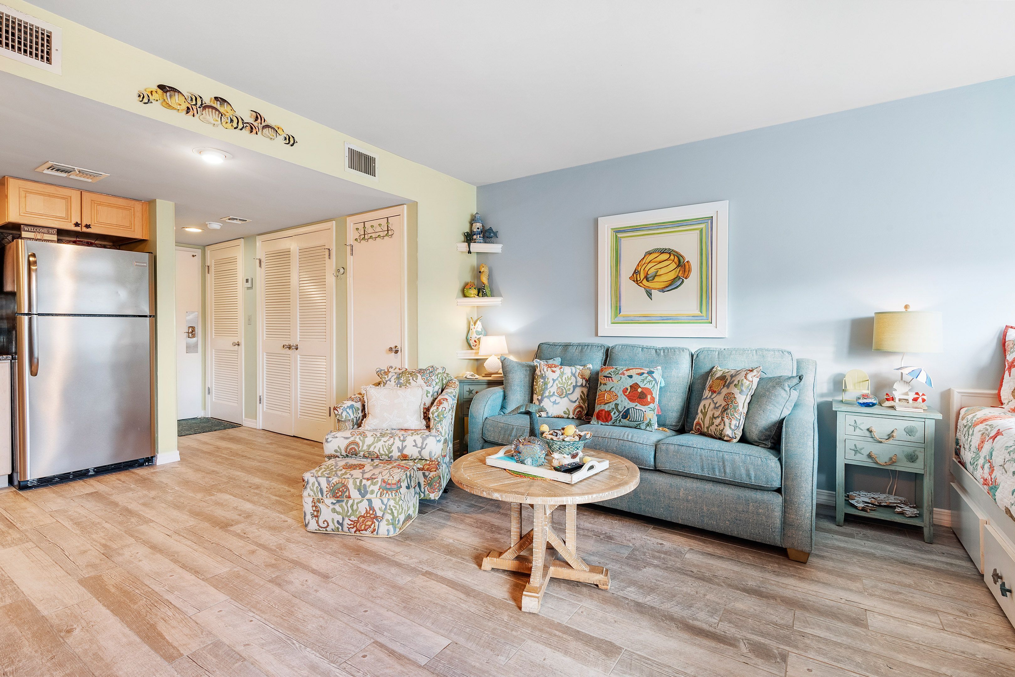 FALL FLASH SALE-Happy as a clam -Adorable Ground Floor Budget Friendly Condo