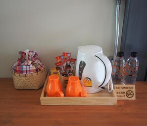 Dụng cụ pha cà phê/trà, ấm điện 