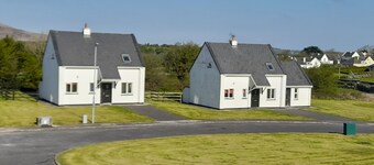 Burren Way Cottage 09 - sleeps 6 guests in 3 bedrooms