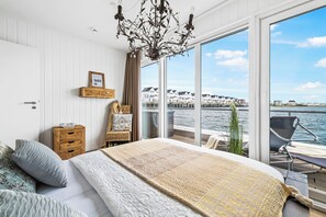 2 bedrooms, iron/ironing board, free WiFi - Water house "Villa Sansibar" - special Baltic Sea vacation with roof terrace and sauna (Olpenitz)