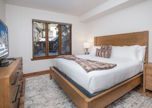 2 dormitorios, escritorio, tabla de planchar con plancha y wifi