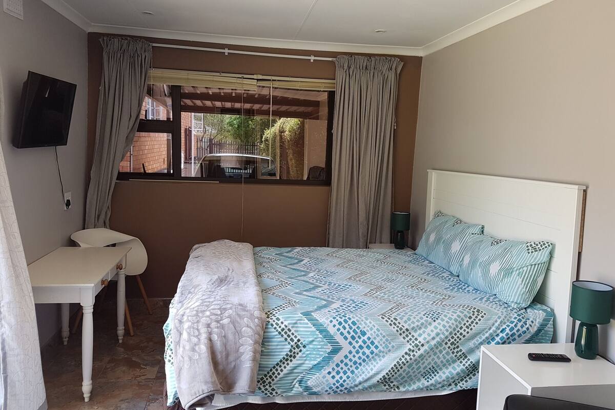 Premium bedding, individually decorated, individually furnished, desk