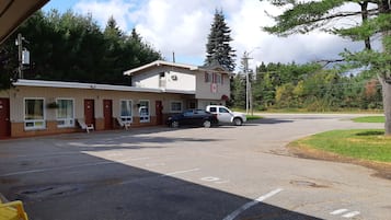 Vista frontal de la propiedad