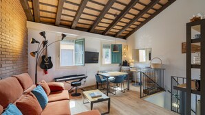 TV - Duplex apartment in the Barri Vell, Girona (Girona)