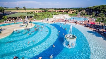 Seasonal outdoor pool, sun loungers