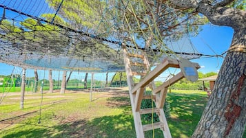 Tempat bermain anak - outdoor
