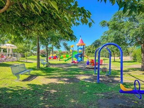 Área de juegos infantiles al aire libre