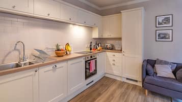 Apartment | Private kitchen | Fridge, microwave, oven, stovetop