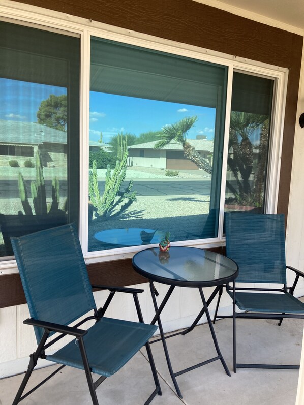 Terrace/patio - "SNOWBIRDS WELCOME" Adorable Casita, fully furnished with garden patio. (Sun City)