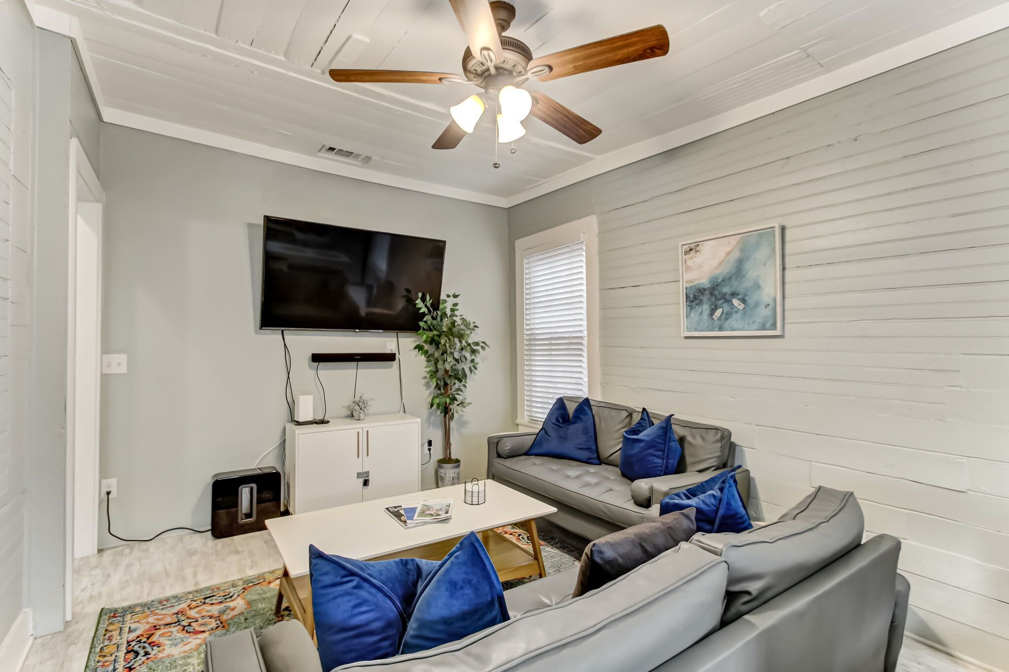 1892 Downtown Cottage, Two Blocks off Forsyth Park