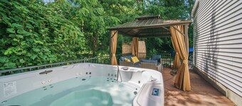 Hot Tub | New Build | Sauna | Walk Downtown | Theater | Arcade | Park City View