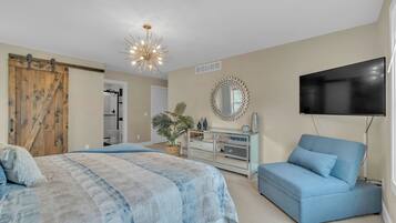 4 bedrooms, desk, iron/ironing board, travel crib