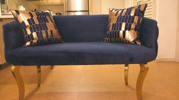 Smart TV, Netflix, table tennis, streaming services