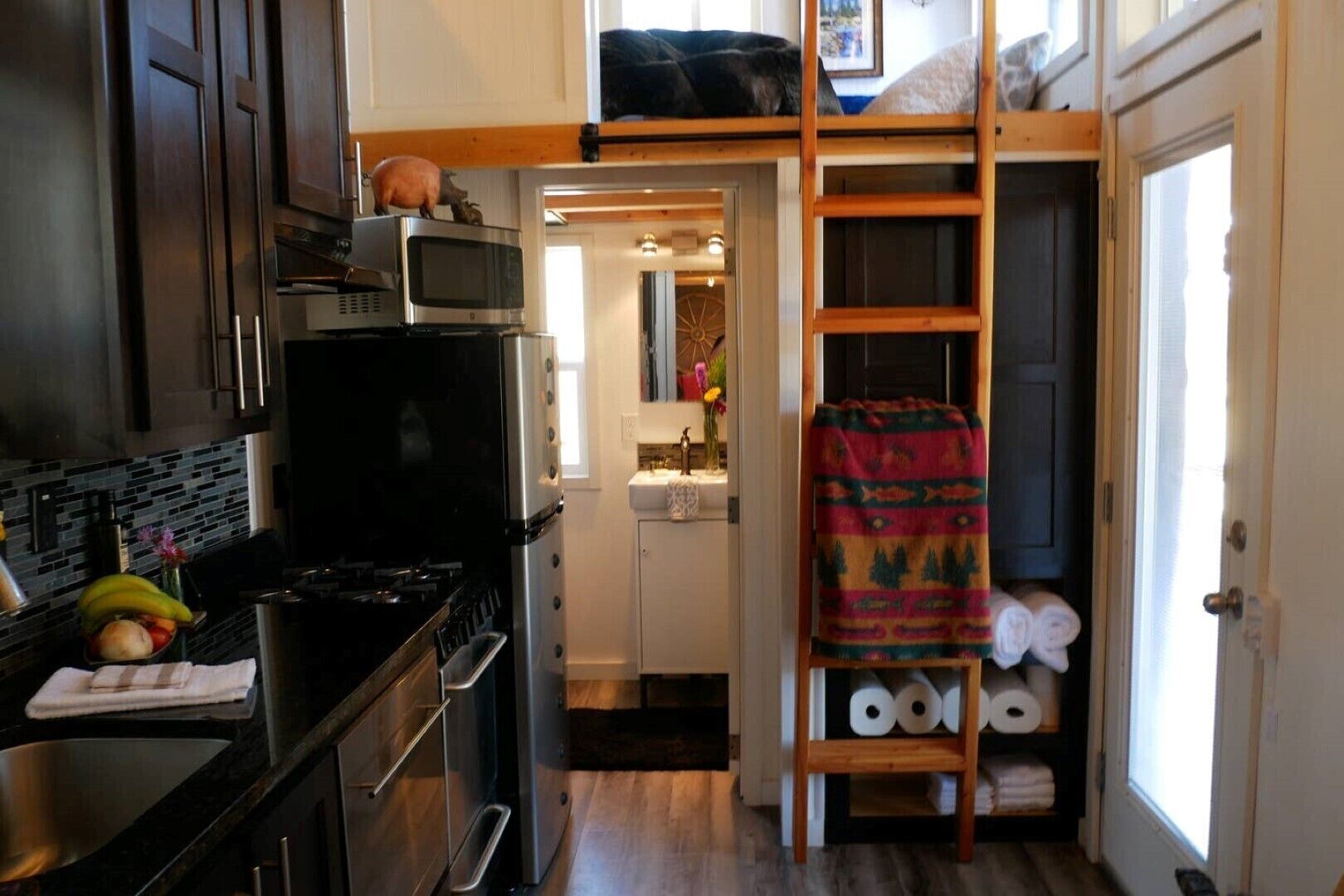 Luxury Private TINY HOUSE on 10 Remote Acres