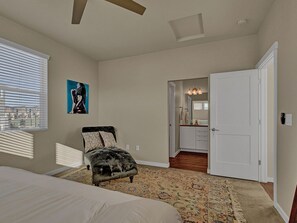 2 bedrooms, iron/ironing board, free WiFi, bed sheets - Luxury, Efficient, Comfortable and Upward Living “Tree House”! (Colorado Springs)
