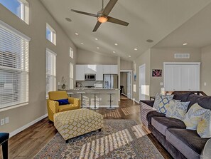 TV, DVD player, ping pong, stereo - Luxury, Efficient, Comfortable and Upward Living “Tree House”! (Colorado Springs)
