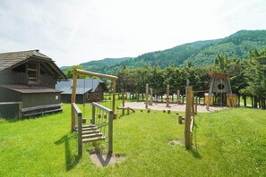 Tempat bermain anak - outdoor