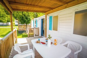 Mobil Karavan Deluks | Teras/patio