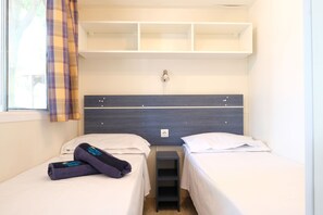Mobile Deluxe-Unterkunft | 2 Schlafzimmer, Babybetten