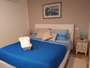 1 bedroom, iron/ironing board, travel cot, free WiFi
