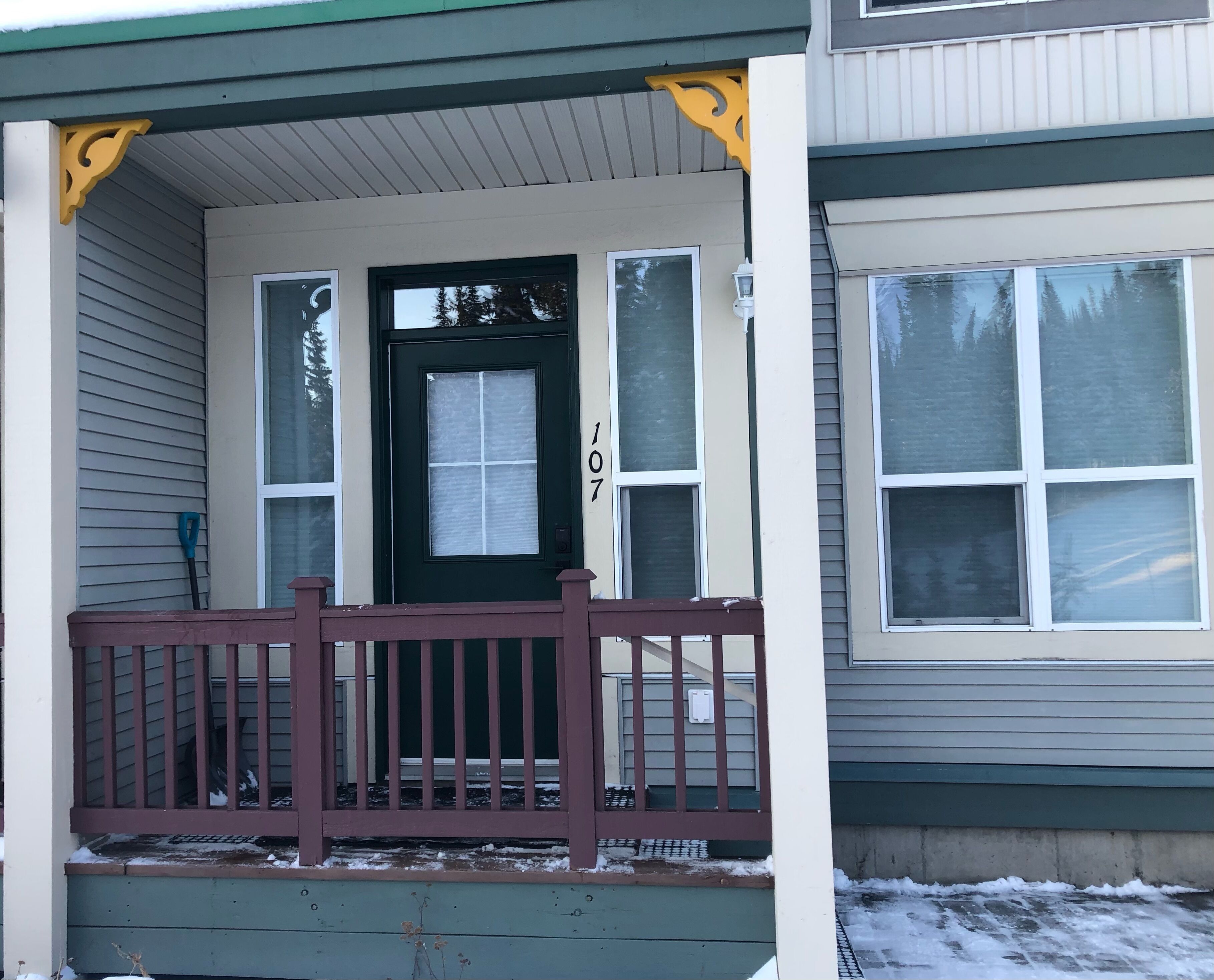 Ground Floor Creekside Condo at base of Silver Queen Chairlift - 10/10 Location!