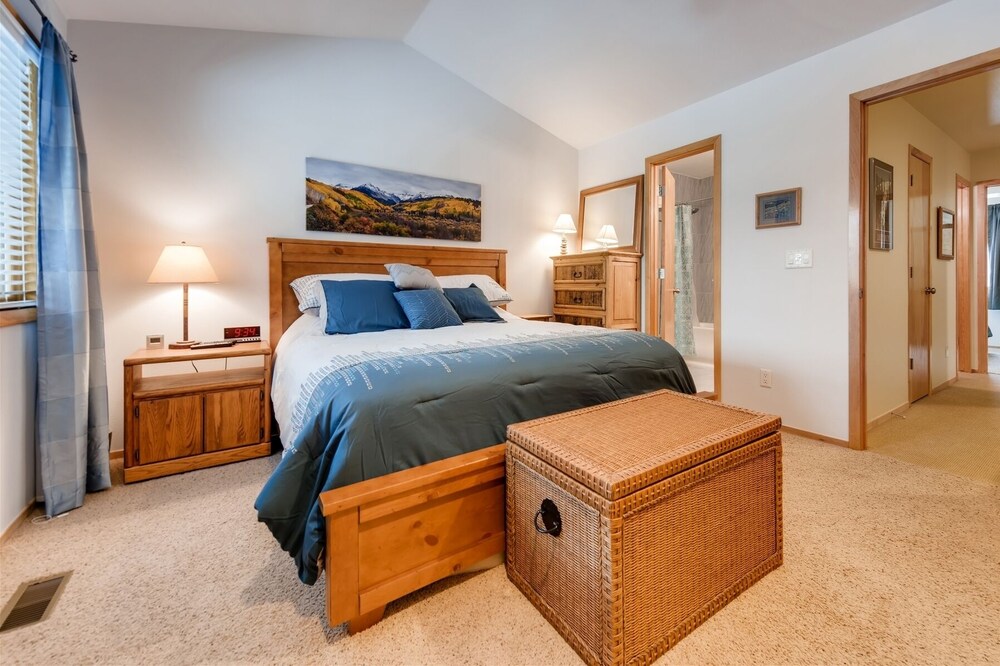 Lagoon 727B | 2BR/2BA | Club House Pool & Hot Tub