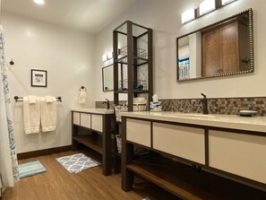 House (FL361) | Bathroom