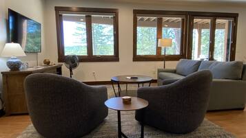 House (FL361) | Living room | Flat-screen TV