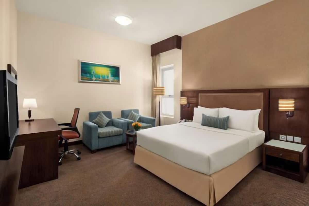 1 chambre, minibar, coffres-forts dans les chambres, bureau